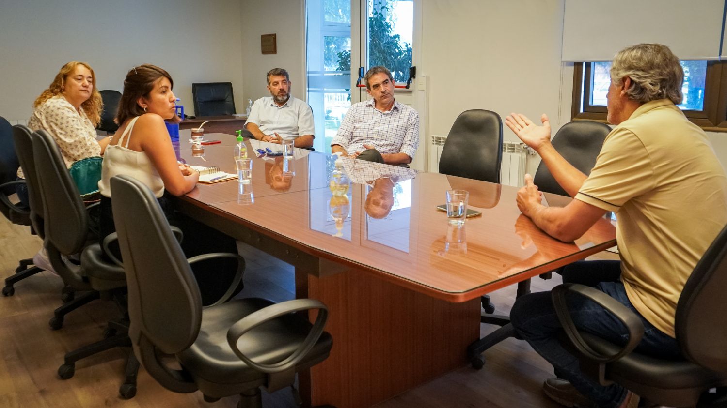 REPRESENTANTES DE TURISMO Y COMERCIO SE REUNIERON CON CALVO