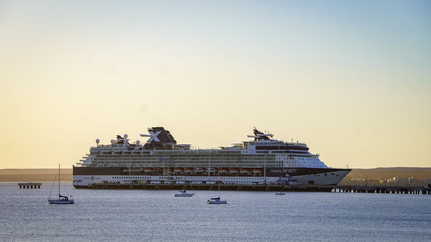TEMPORADA DE CRUCEROS: PASÓ POR PUERTO MADRYN EL CELEBRITY INFINITY