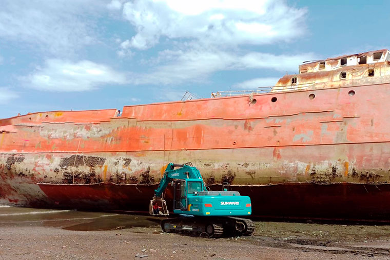 COMENZÓ EL DESGUACE DEL BUQUE PESCARGEN IV