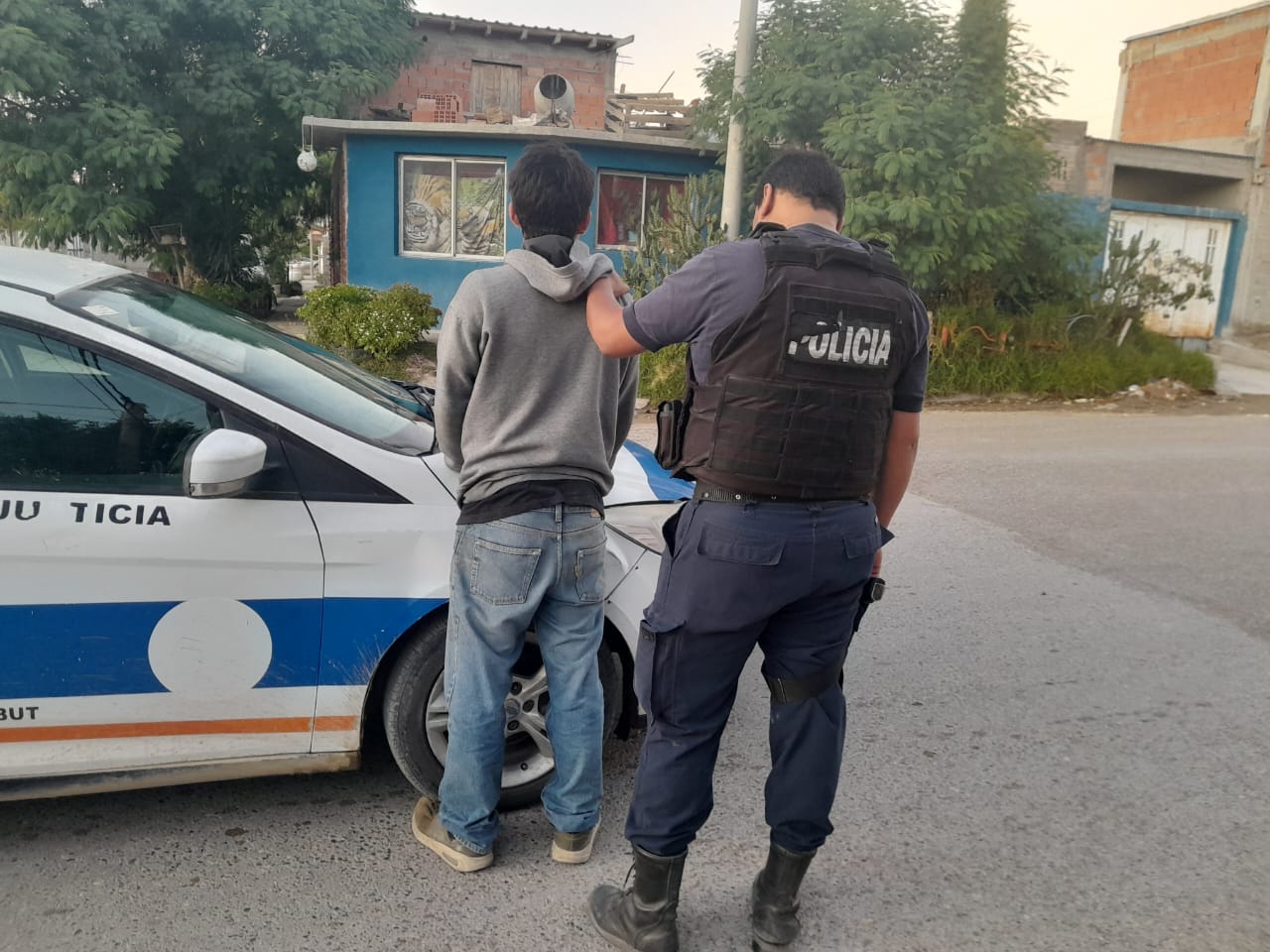 LO DETUVIERON POR ROBAR UNA ALARGUE DE UNA OBRA