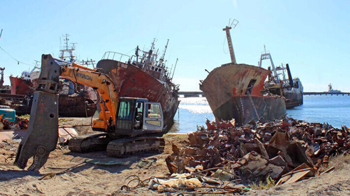 AVANZA EL DESGUACE DEL BUQUE PESCARGEN IV