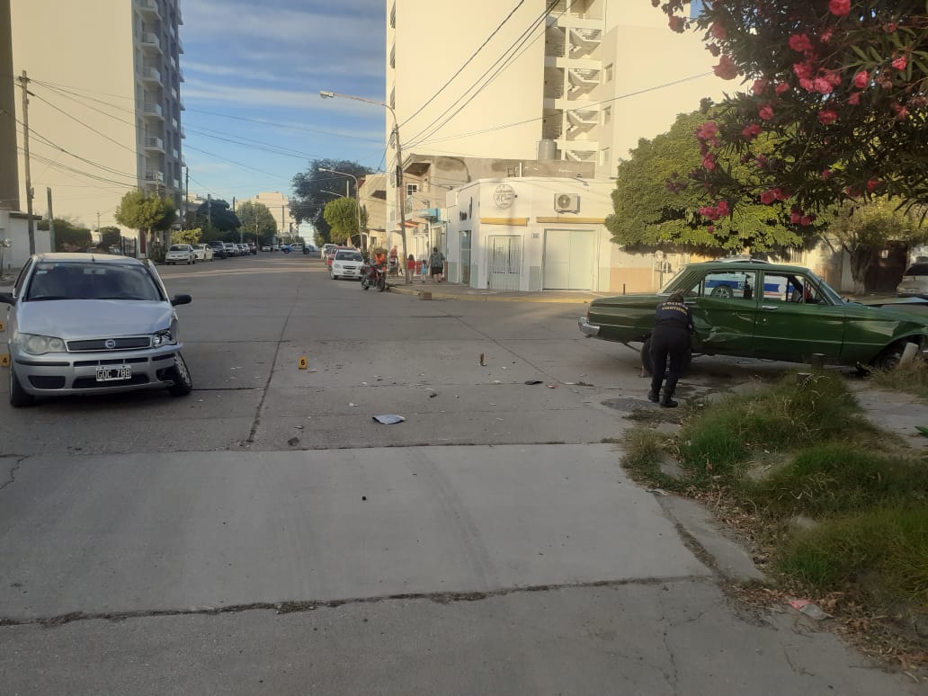 CHOCÓ CONTRA UN FALCON VERDE
