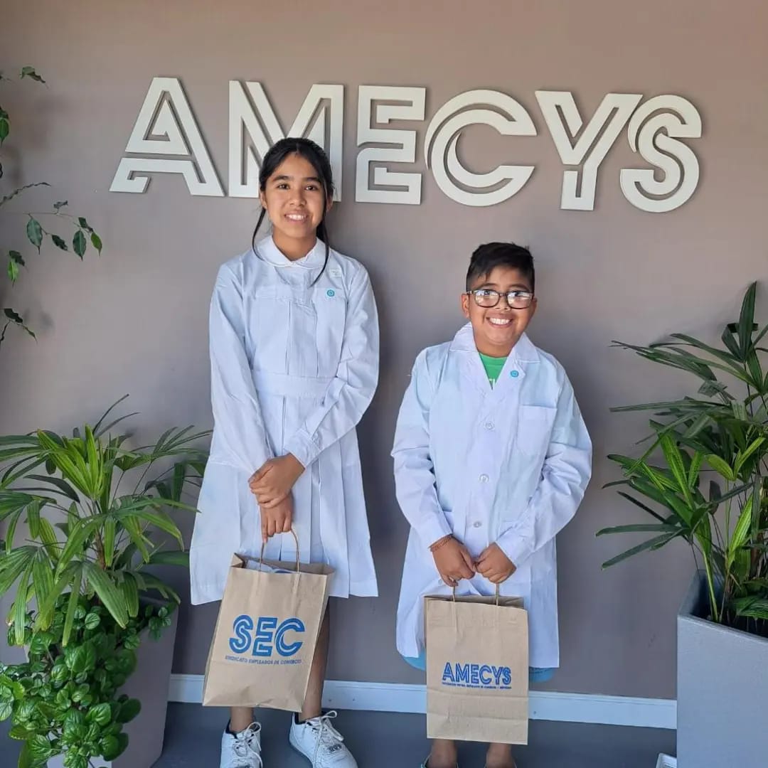 MÁS DE 4000 KITS ESCOLARES ENTREGADOS EN AMECYS