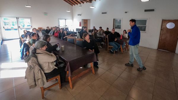 ESTUDIANTES DE LA UNPSJB VISITARON EL MUELLE STORNI