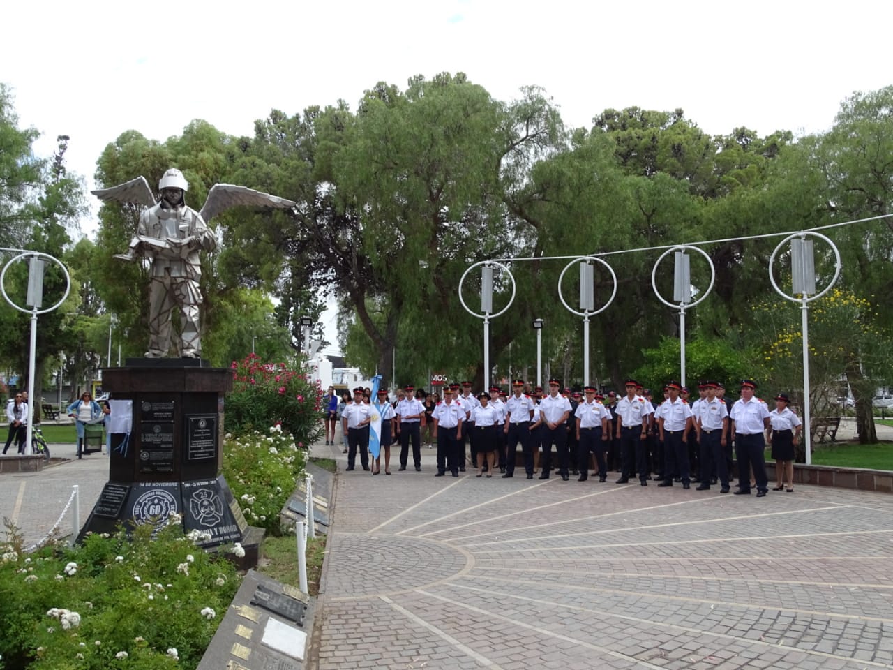 BOMBEROS DE MADRYN LANZARON CAMPAÑA DE VISIBILIDAD DE SU MONUMENTO