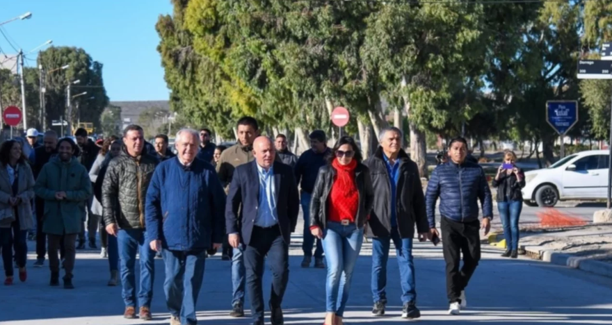 SASTRE INAUGURÓ LA PAVIMENTACIÓN DE LA CALLE BARTOLOMÉ MITRE