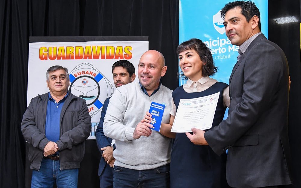GUARDAVIDAS DE PUERTO MADRYN RECIBIERON CERTIFICADOS Y LIBRETAS