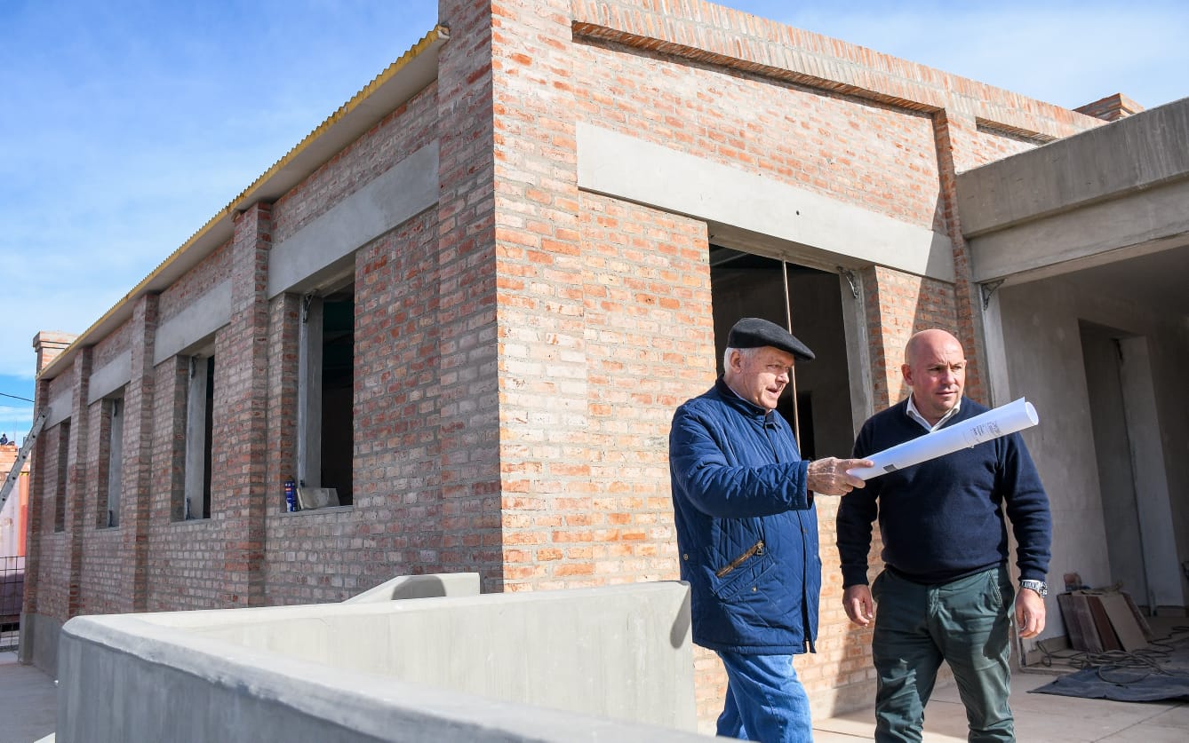 SASTRE RECORRIÓ LA OBRA DE LA SEDE VECINAL DEL NUEVA CHUBUT Y DESTACÓ LA CANTIDAD DE MEJORAS QUE SE ESTÁN HACIENDO EN EL BARRIO