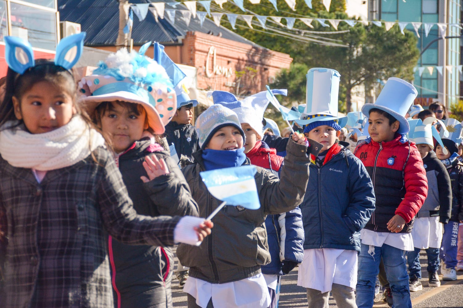 MAÑANA INICIAN LAS INSCRIPCIONES PARA EL DESFILE DEL 25 DE MAYO