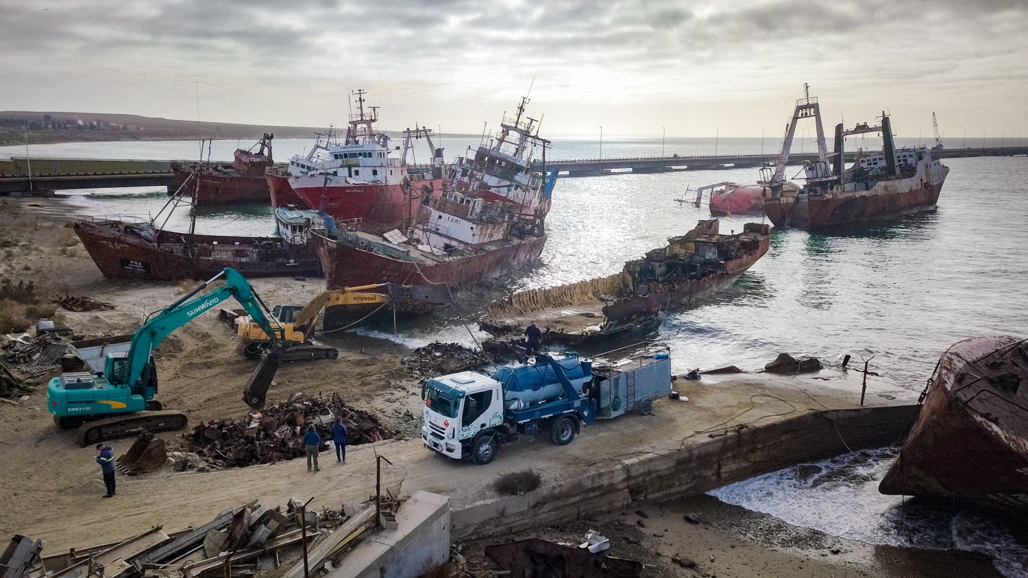 SE CONCRETÓ LA EXTRACCIÓN DE PASIVOS AMBIENTALES DE UNO DE LOS BUQUES VARADOS
