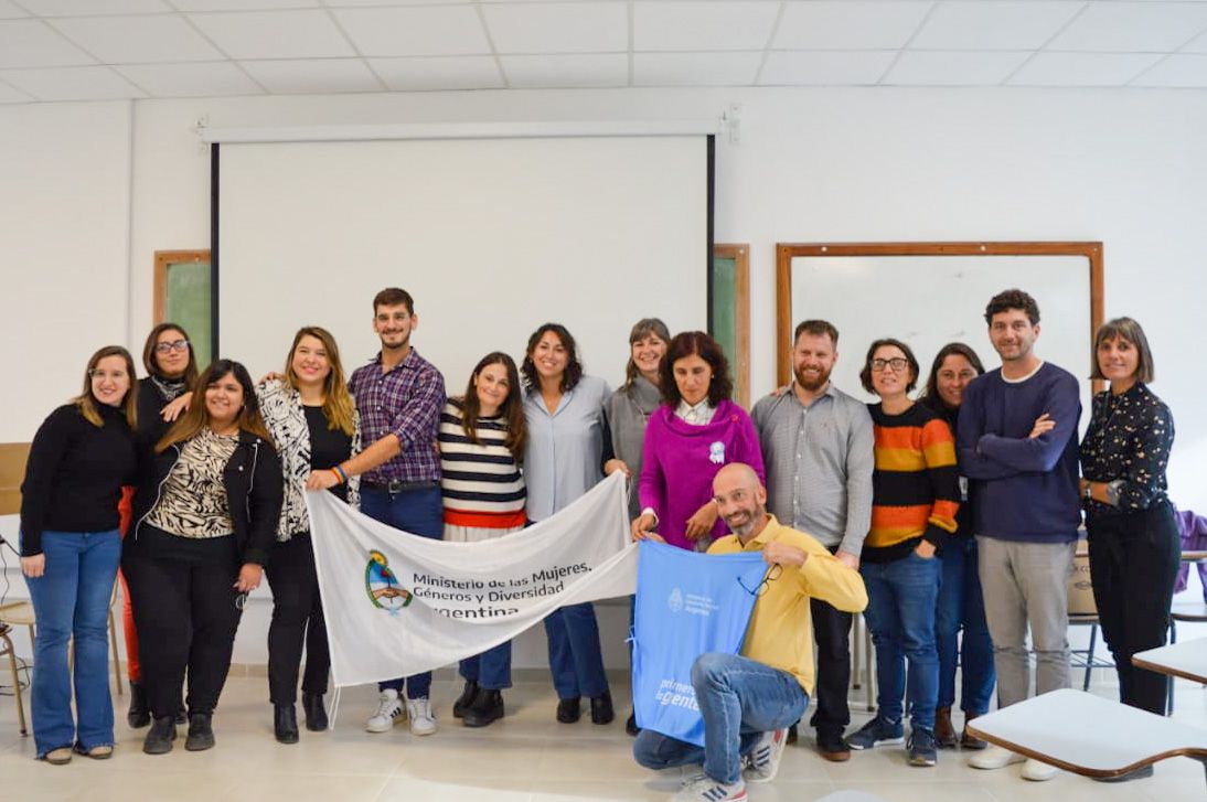 ENCUENTRO DE SENSIBILIZACIÓN SOBRE ENFOQUE DE GÉNERO Y VIOLENCIA CONTRA MUJERES Y DIVERSIDADES MIGRANTES
