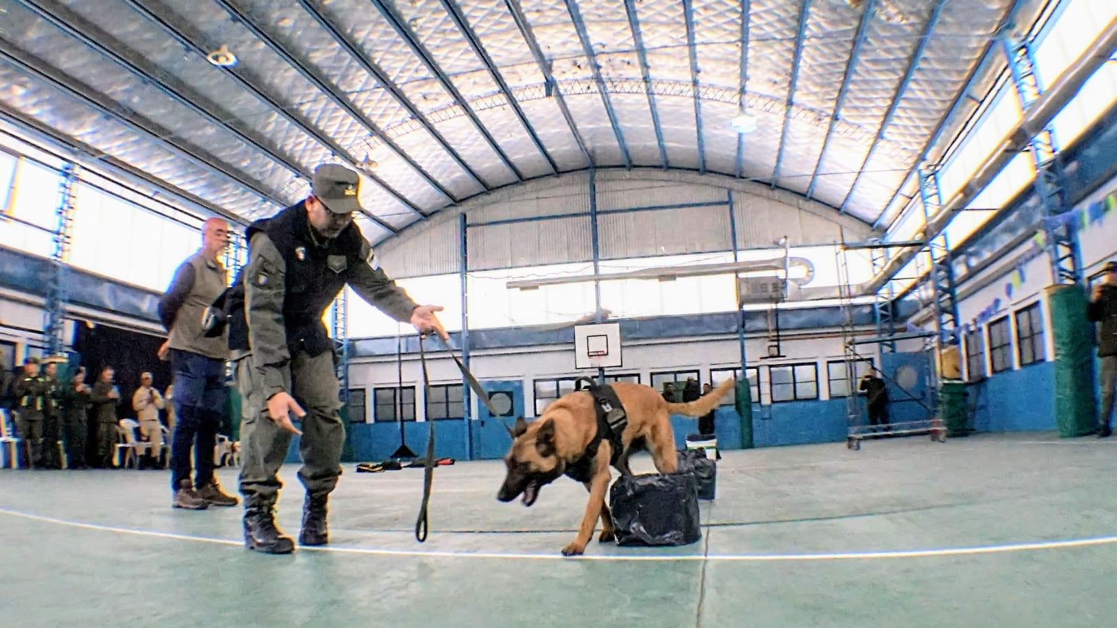 Efectivos de la Policía del Chubut se capacitaron en la búsqueda de personas y la detección de sustancias prohibidas