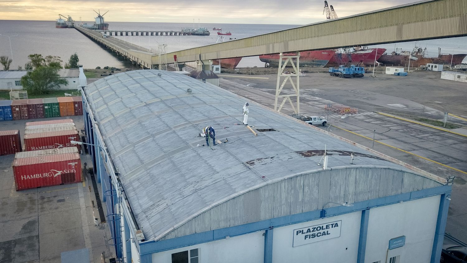 Tareas de mantenimiento en instalaciones de la Administración Portuaria