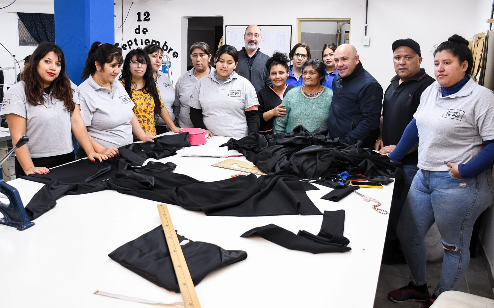 EL INTENDENTE RECORRIÓ LAS INSTALACIONES DE LA COOPERATIVA TEXTIL “12 DE SEPTIEMBRE”
