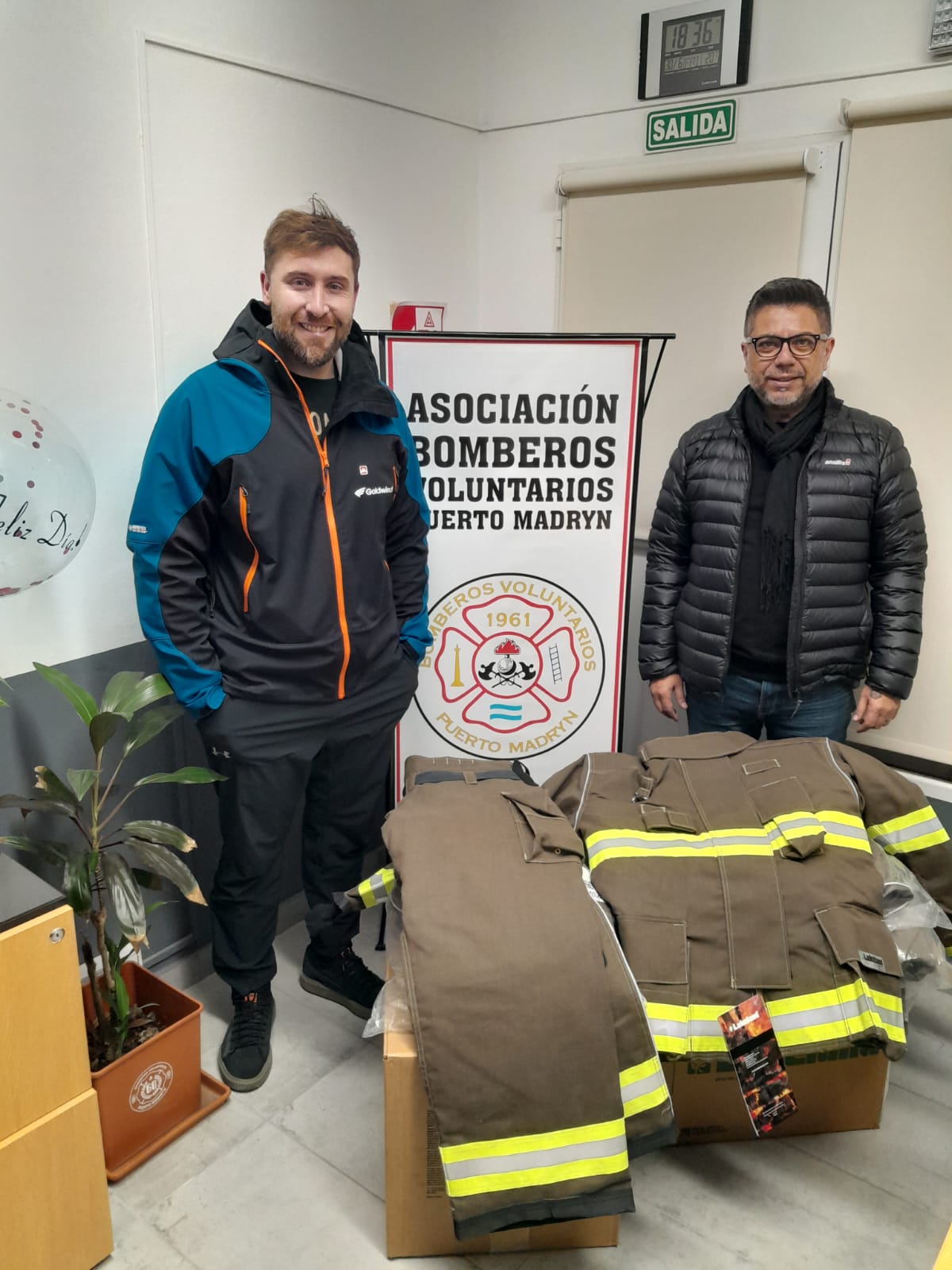 LOS BOMBEROS DE MADRYN RECIBIERON DONACIÓN DE LA EMPRESA GOLDWIND