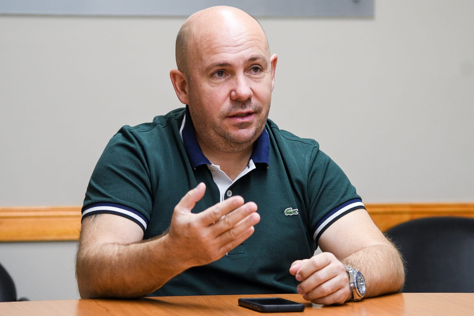 SASTRE FIRMA CONVENIO CON SISU PARA EL BARRIO PERÓN
