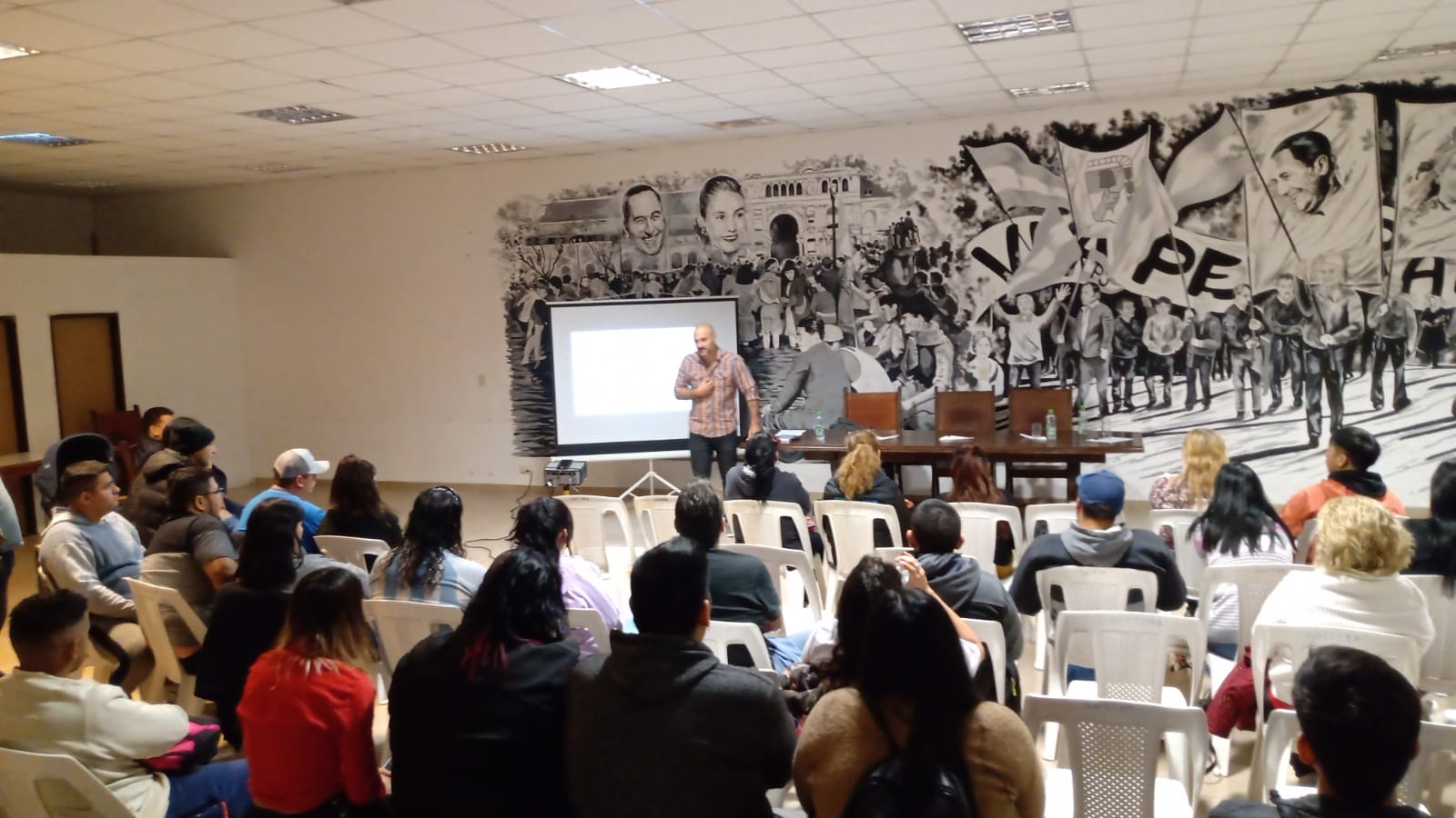 REALIZAN CAPACITACIONES A TRAVÉS DEL PROGRAMA SALUD EN MOVIMIENTO