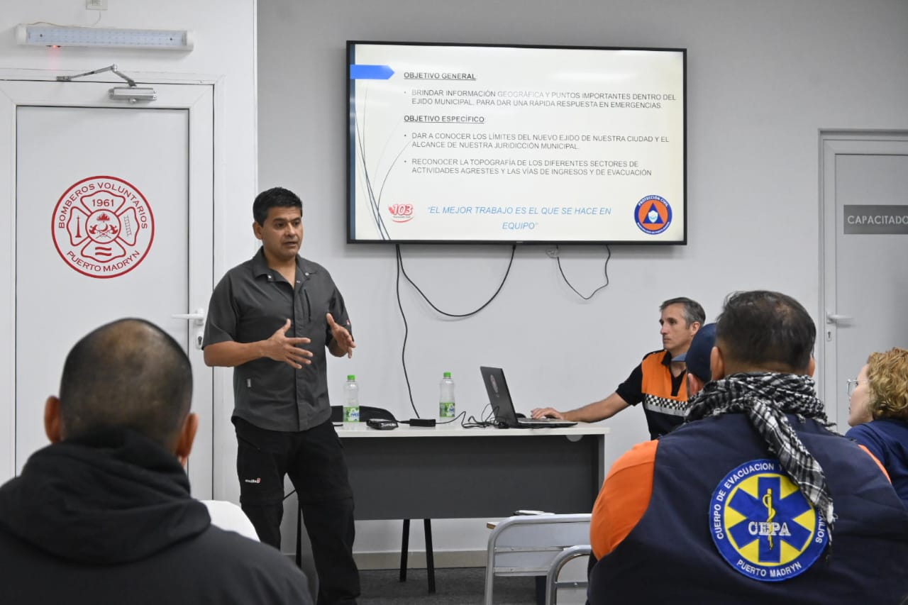 PROTECCIÓN CIVIL CAPACITÓ SOBRE EJIDO MUNICIPAL Y VÍAS DE EVACUACIÓN