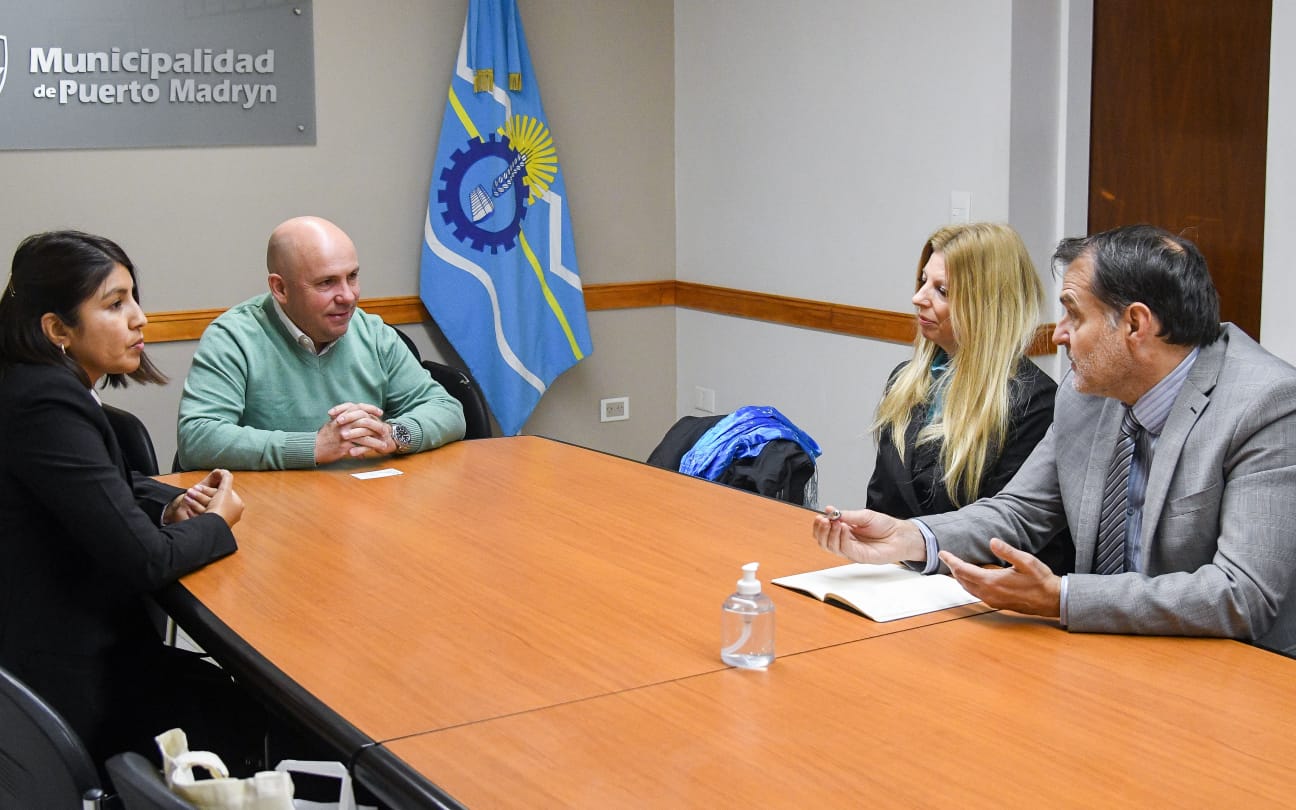 SASTRE RECIBIÓ EN PUERTO MADRYN AL CÓNSUL DE FRANCIA