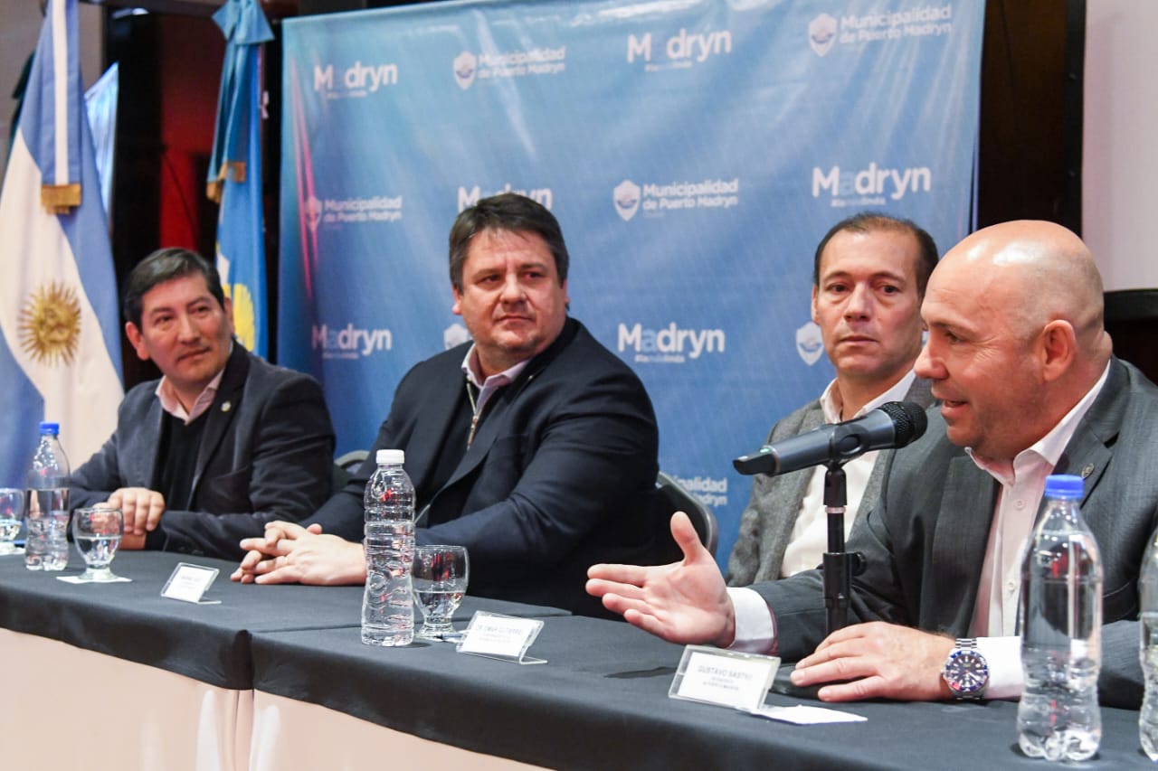 SE FIRMÓ UN CONVENIO DE COOPERACIÓN TURÍSTICA ENTRE PUERTO MADRYN Y NEUQUÉN