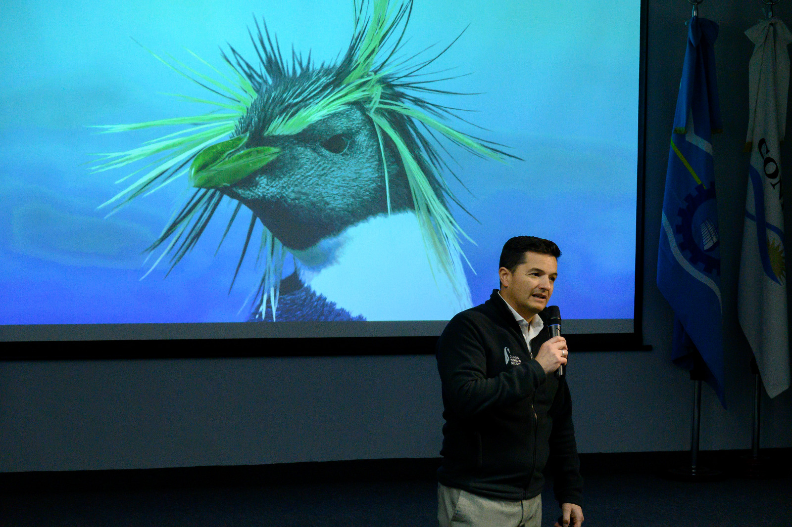 EXITOSA CHARLA EN LA SEMANA DE LOS PINGÜINOS SOBRE LA ACTUALIDAD DE LAS COLONIAS EN CHUBUT