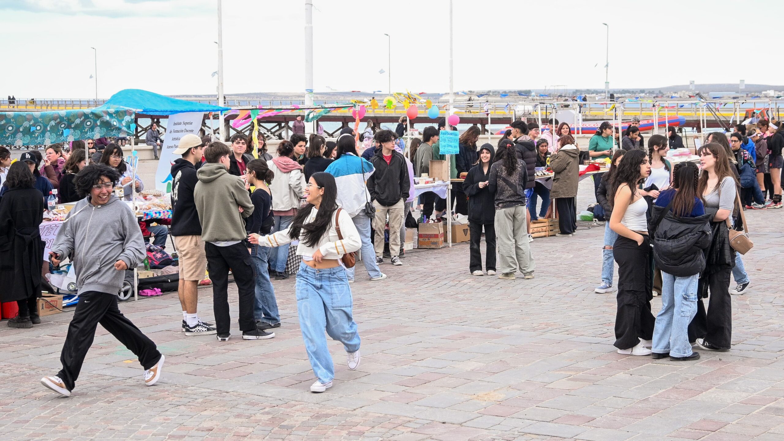 SE REALIZARÁN CHARLAS SOBRE ADOLESCENCIAS Y JUVENTUDES EN LA ACTUALIDAD