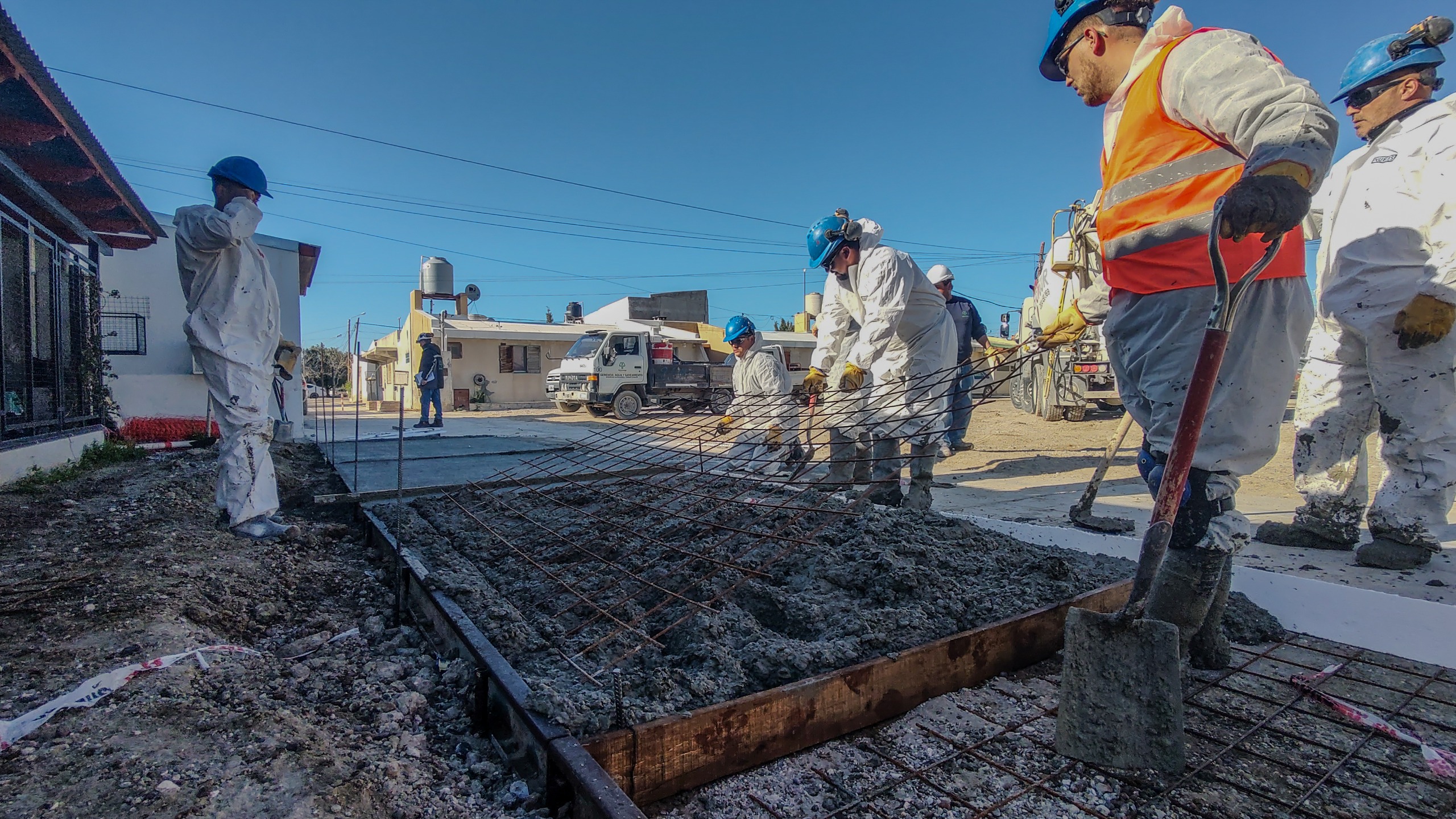 SERVICOOP REALIZÓ RECONSTRUCCIÓN DE VEREDAS EN EL BARRIO 160 VIVIENDAS