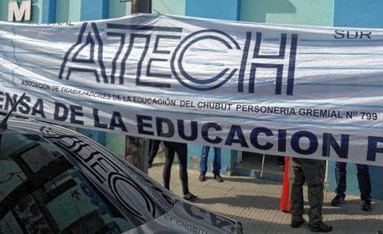 La Justicia admite un amparo de ATECH contra la resolución que recorta talleres artísticos en Chubut