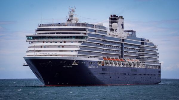 PUERTO MADRYN RECIBIÓ AL BUQUE DE PASAJEROS MS OOSTERDAM
