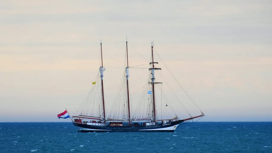 El “Oosterschelde” llegó a Puerto Madryn