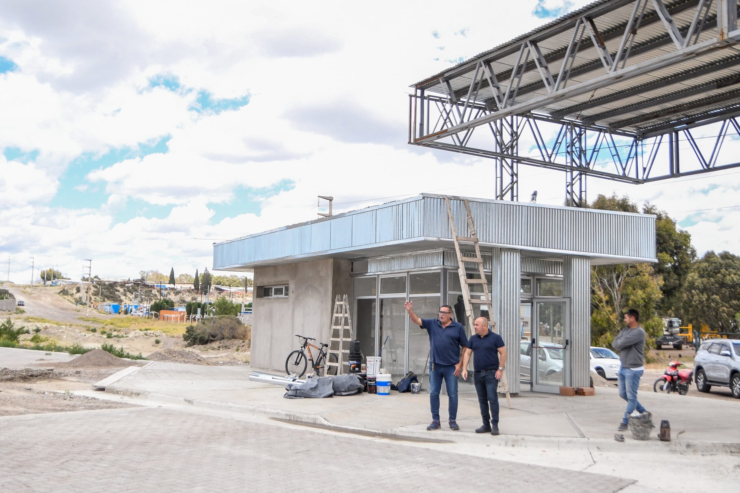 SASTRE RECORRIÓ LAS OBRAS QUE SE ESTÁN EJECUTANDO PARA CONSTRUIR EL PARQUE TECNOLÓGICO