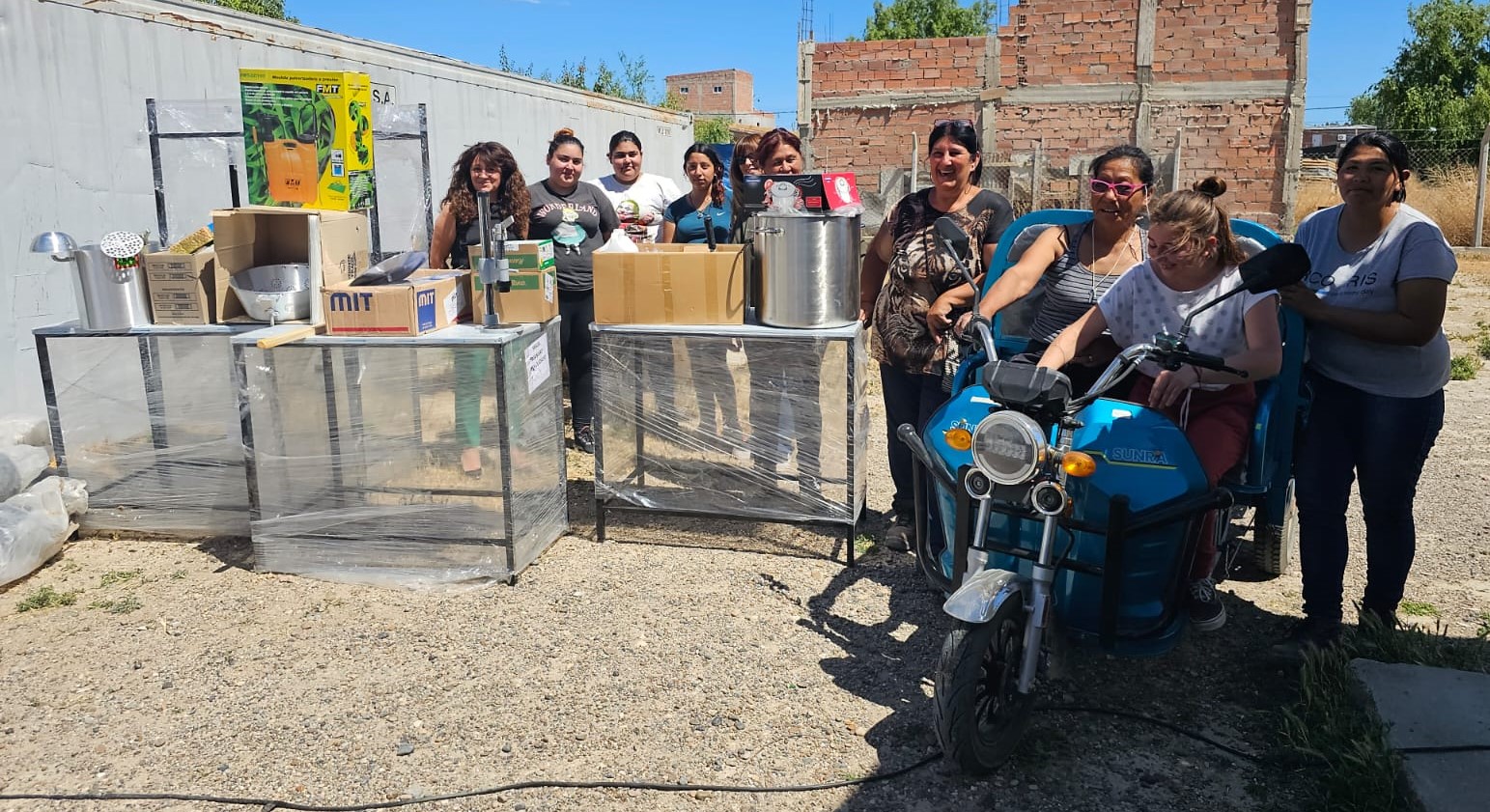 PROVINCIA ENTREGÓ MATERIALES A LA COOPERATIVA AMANCAY DE PUERTO MADRYN