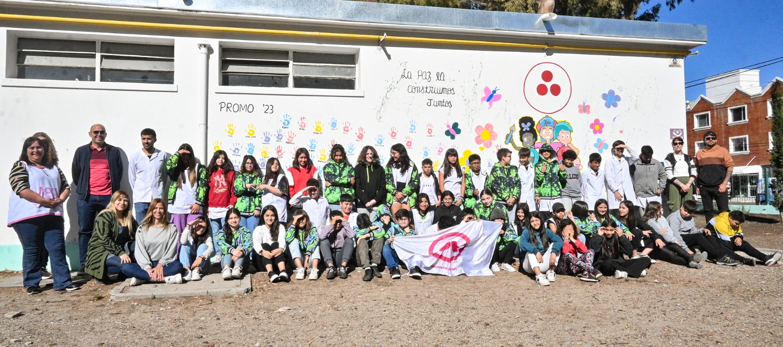 INAUGURARON UN MURAL EN MADRYN PARA PROMOVER LA PREVENCIÓN DEL BULLYING Y LA VIOLENCIA
