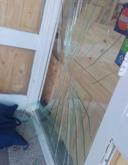 DETIENEN A UN HOMBRE DE 40 AÑOS POR DAÑOS A PROPIEDAD PRIVADA