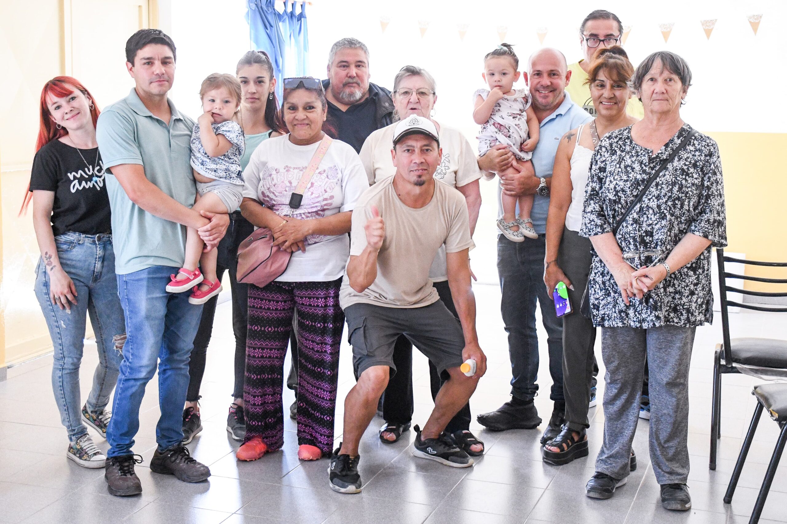 SASTRE VISITÓ LAS INSTALACIONES DE LA ASOCIACIÓN VECINAL DEL BARRIO GOBERNADOR FONTANA