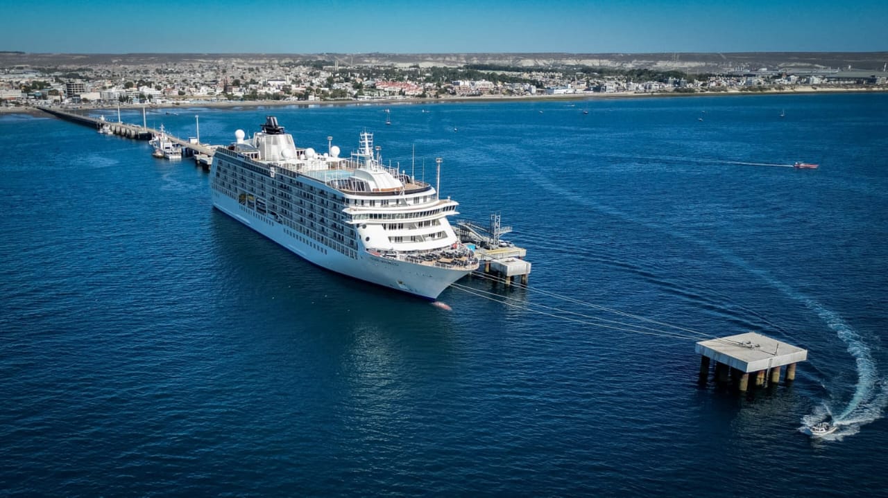 EL BUQUE RESIDENCIAL “THE WORLD” AMARRÓ EN PUERTO MADRYN