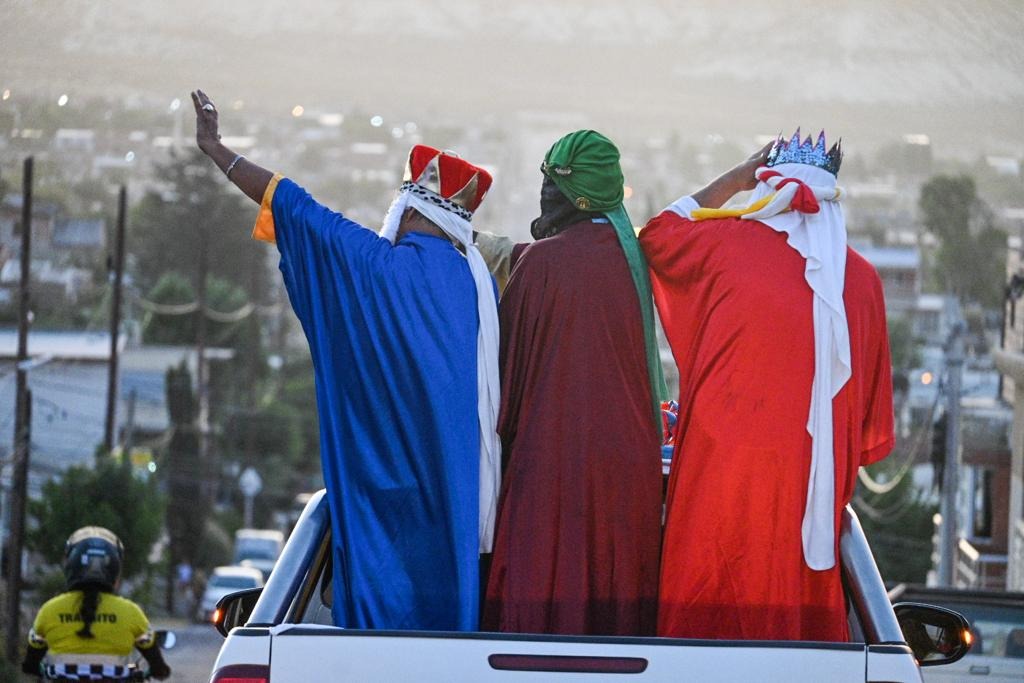LOS REYES MAGOS LLEGAN AL MADRYN COMESTIBLE