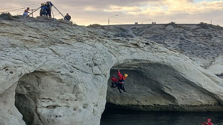 Brigadistas de los Bomberos de Madryn realizaron práctica conjunta