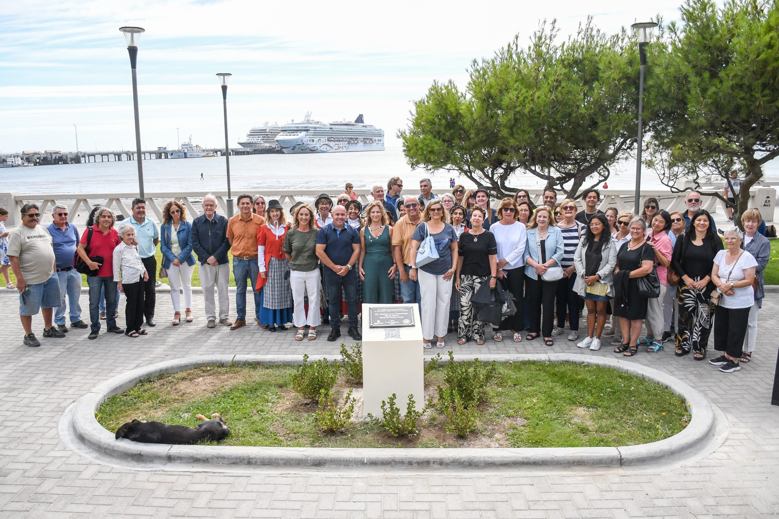 SASTRE ENCABEZÓ LA INAUGURACIÓN DE UN HOMENAJE A QUIEN INSPIRÓ EL NOMBRE DE PUERTO MADRYN