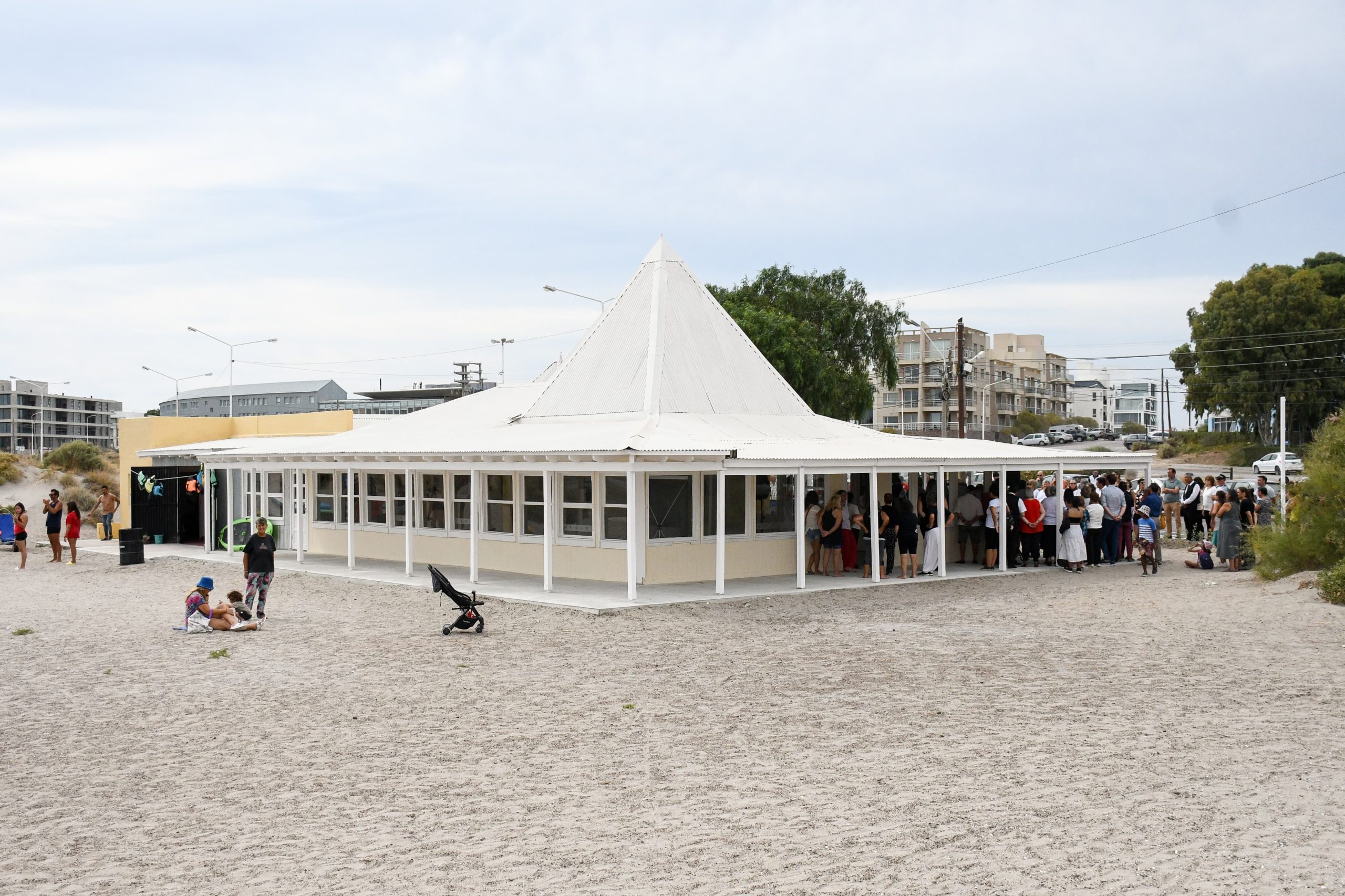 SASTRE ENCABEZÓ LA INAUGURACIÓN DE LA PUESTA EN VALOR DEL PARADOR MUNICIPAL