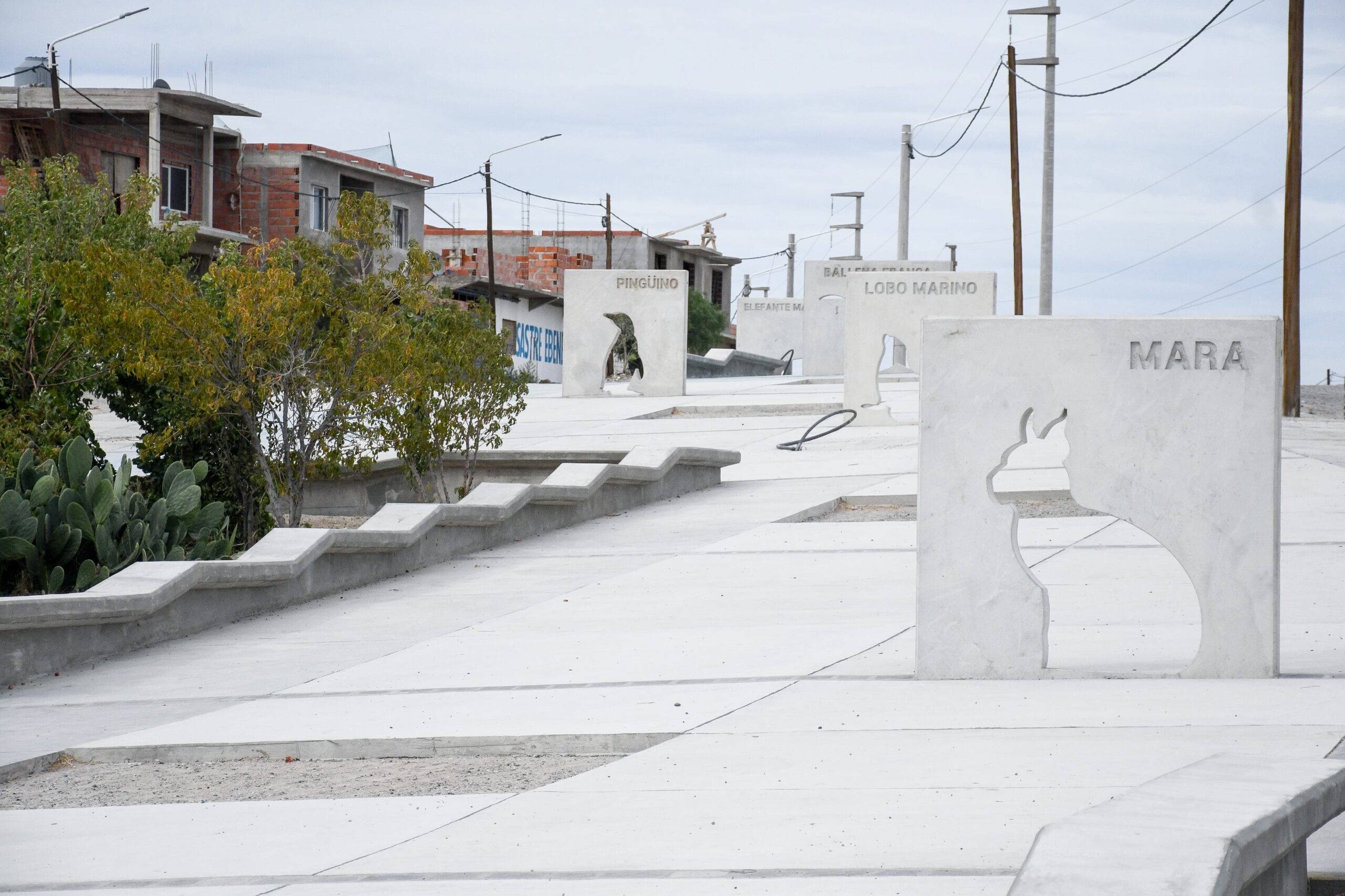 Sastre recorrió la nueva plaza didáctica y recreativa que se construyó en el barrio Nueva Chubut