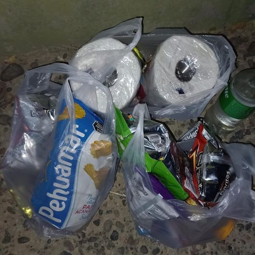ROBARON SNACKS DE UN COMERCIO Y FUERON DETENIDOS