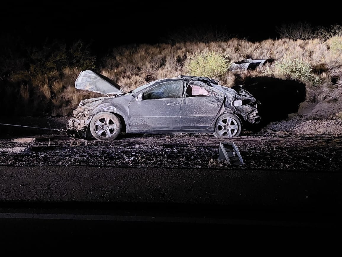 MECÁNICOS SALIERON A PROBAR UN AUTO Y VOLCARON