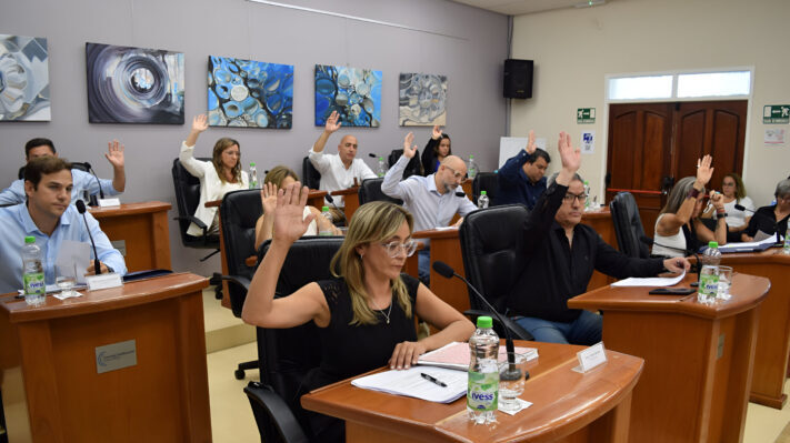 CONCEJALES APROBARON ORDENANZA QUE AUTORIZA AL MUNICIPIO A REMATAR AUTOS ABANDONADOS