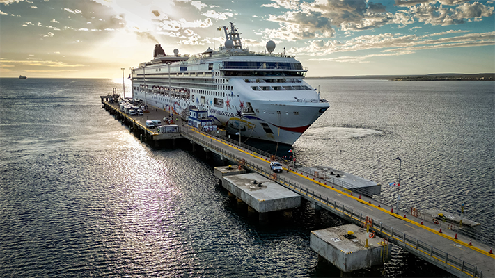 Llegó a Madryn el crucero de la polémica en Malvinas