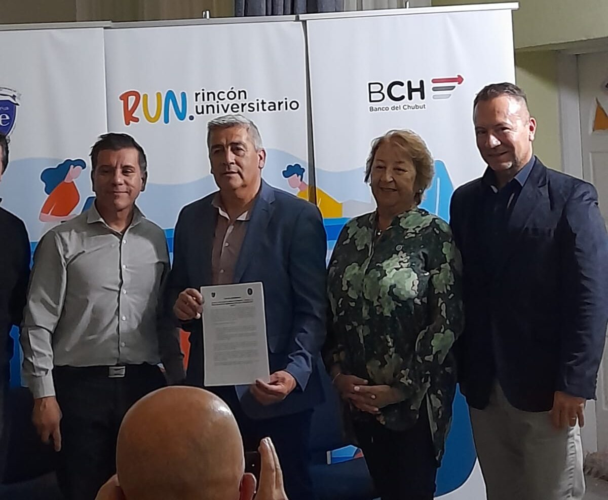 Provincia y el Banco del Chubut inauguraron los primeros “Rincones Universitarios”