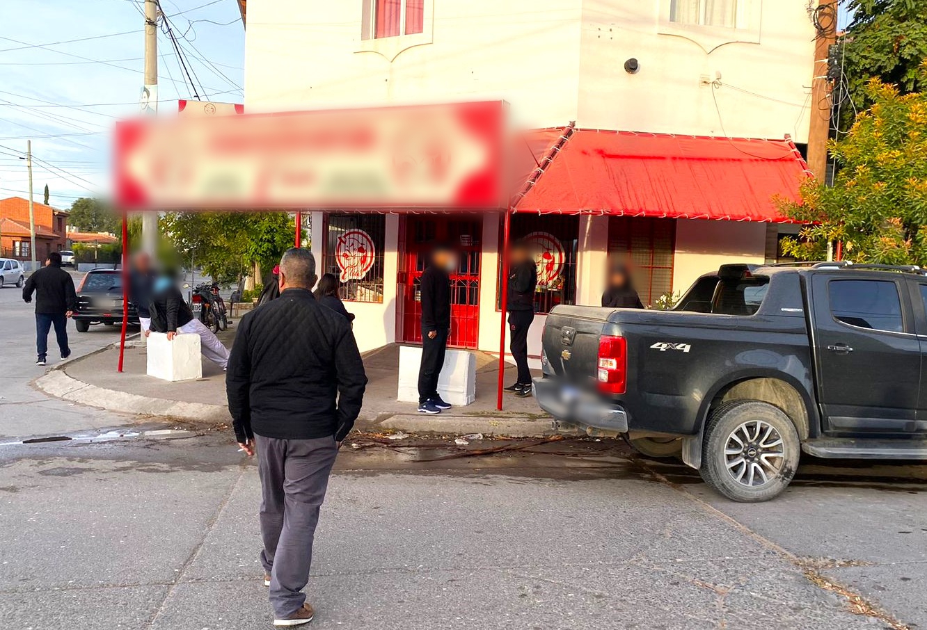 “Operativo Pollos de Papel”: La Policía del Chubut secuestró artículos y documentación en viviendas de ex funcionarios