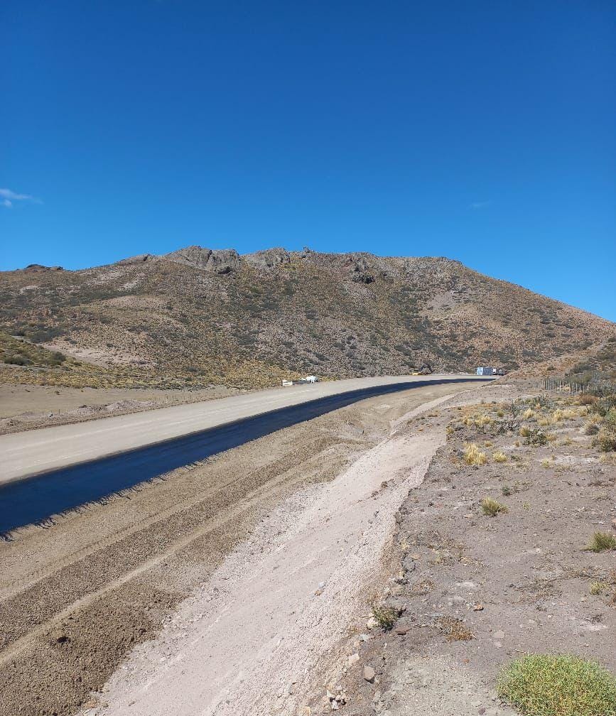 Por disposición del gobernador Torres, la obra de pavimentación de la Ruta N° 63 entra en su etapa final