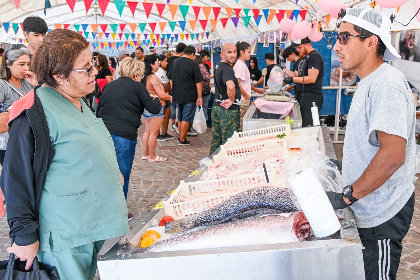 Puerto Madryn ya disfruta de la 20ª edición de la Feria de Pescadores Artesanales