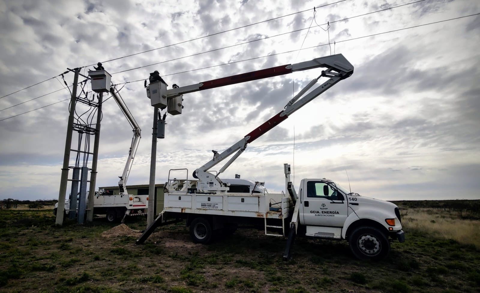 Montaje de un nuevo reconectador en el Doradillo